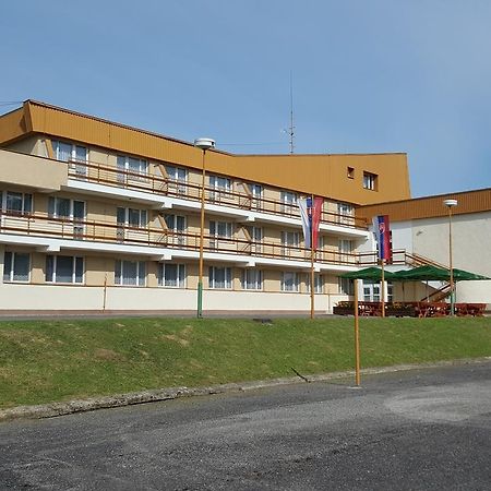 Hotel Baník Nitrianske Rudno Buitenkant foto