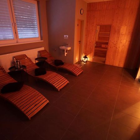 Hotel Baník Nitrianske Rudno Buitenkant foto