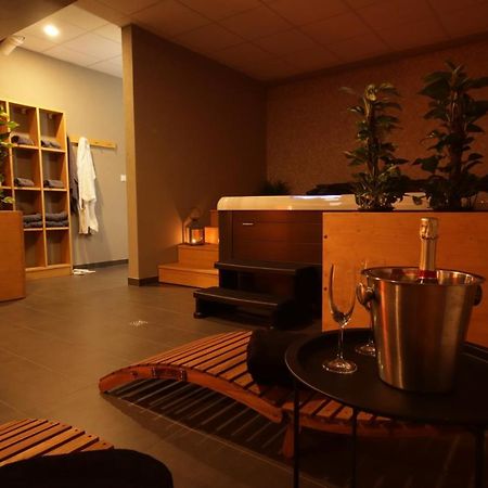 Hotel Baník Nitrianske Rudno Buitenkant foto