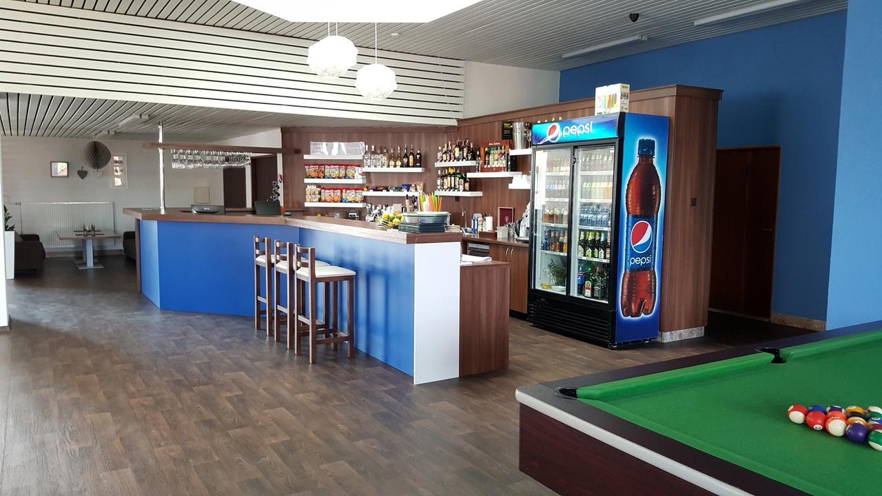 Hotel Baník Nitrianske Rudno Buitenkant foto