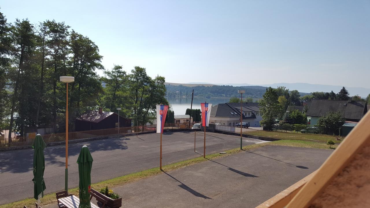Hotel Baník Nitrianske Rudno Buitenkant foto