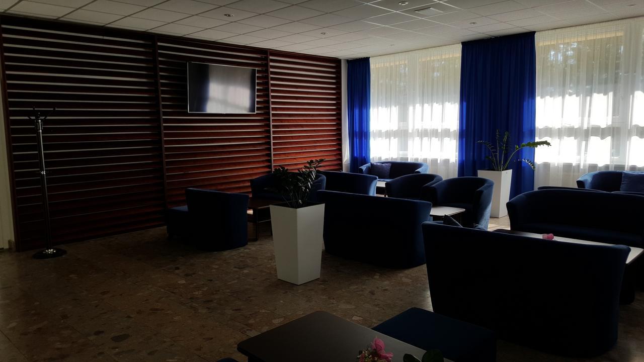 Hotel Baník Nitrianske Rudno Buitenkant foto