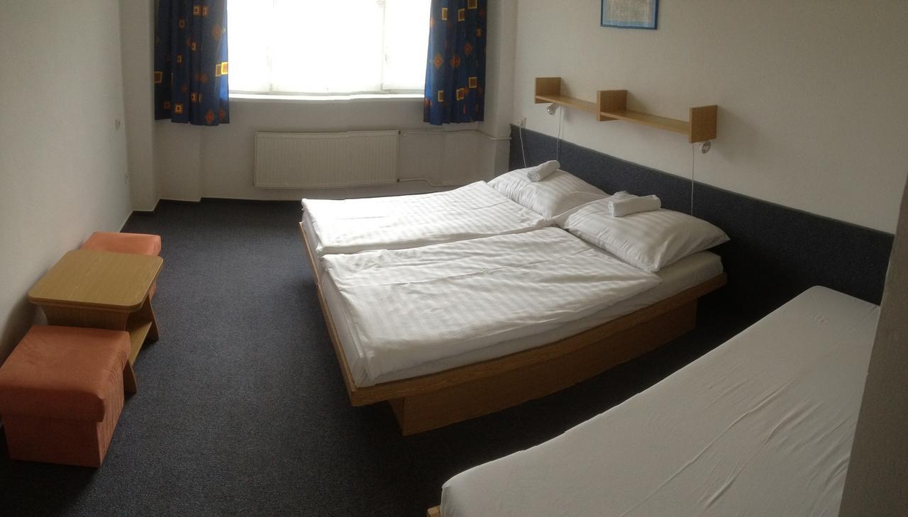 Hotel Baník Nitrianske Rudno Buitenkant foto