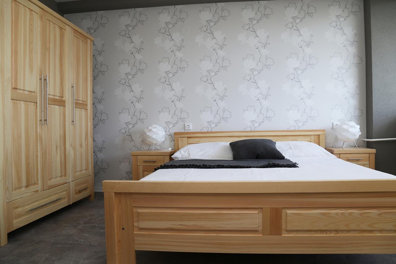 Hotel Baník Nitrianske Rudno Buitenkant foto