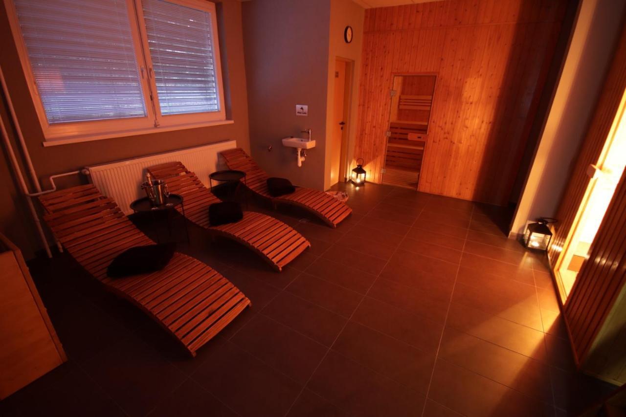 Hotel Baník Nitrianske Rudno Buitenkant foto