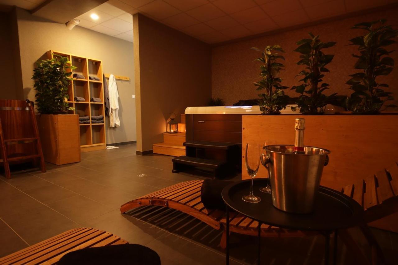 Hotel Baník Nitrianske Rudno Buitenkant foto
