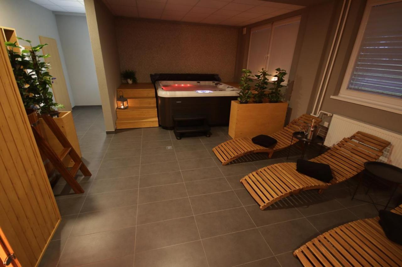 Hotel Baník Nitrianske Rudno Buitenkant foto