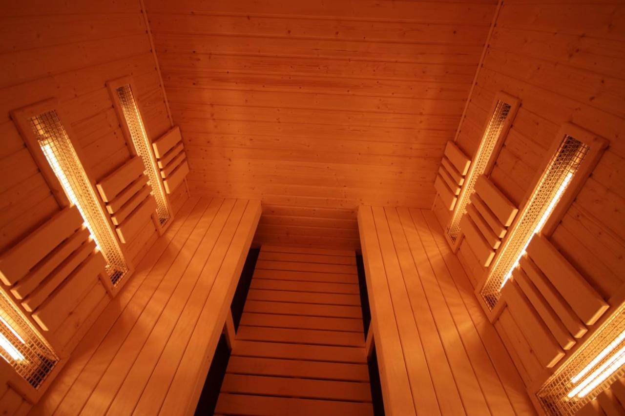 Hotel Baník Nitrianske Rudno Buitenkant foto
