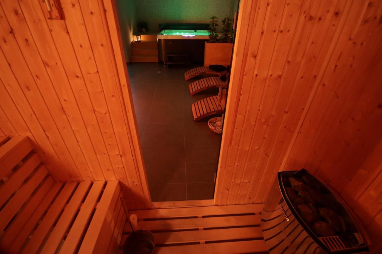 Hotel Baník Nitrianske Rudno Buitenkant foto