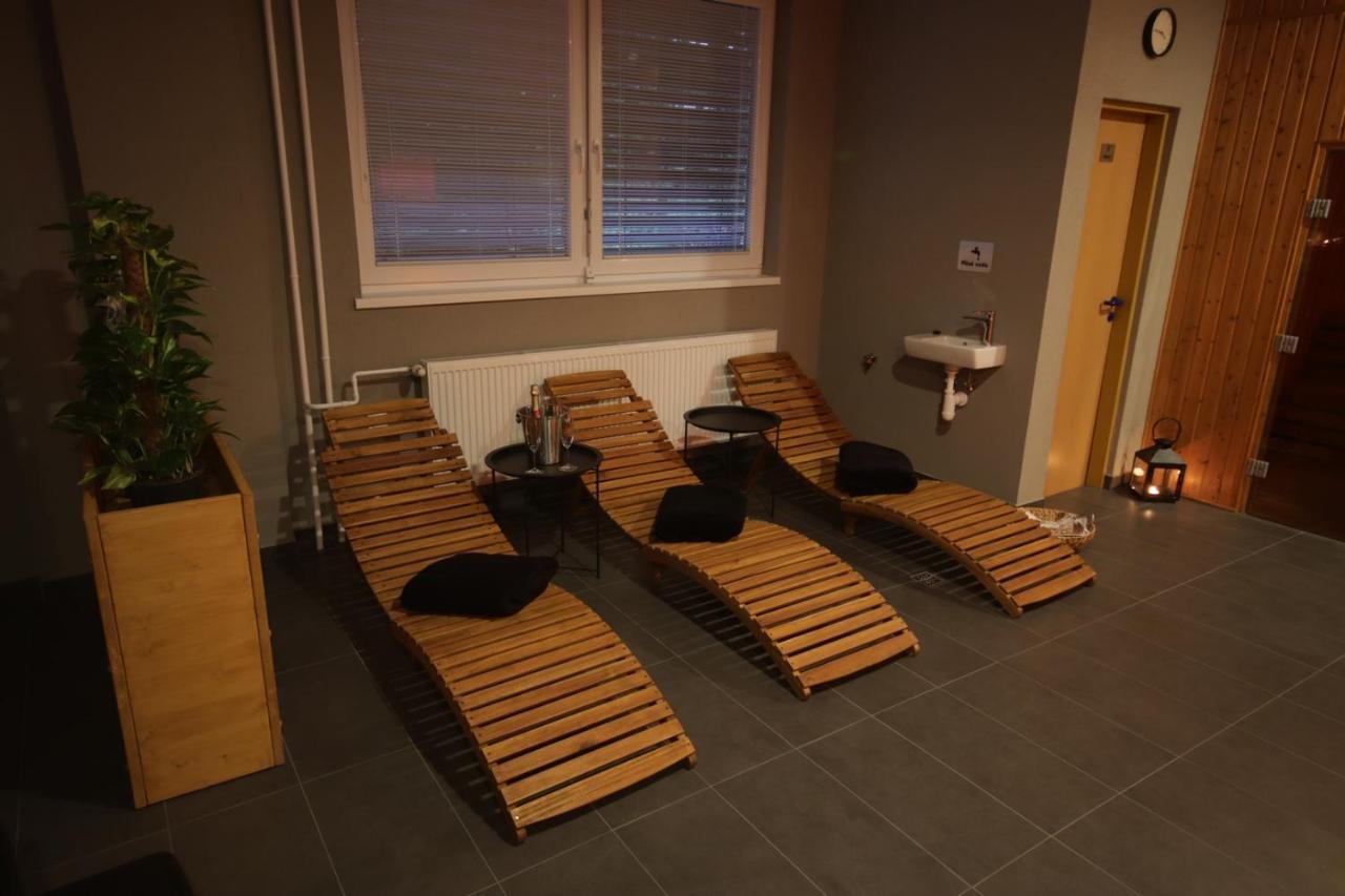 Hotel Baník Nitrianske Rudno Buitenkant foto