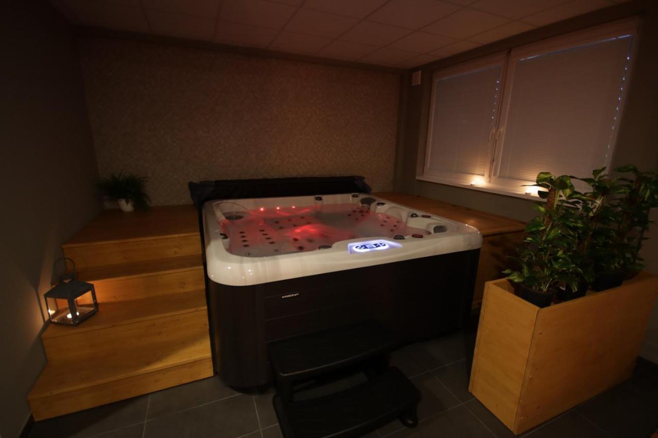 Hotel Baník Nitrianske Rudno Buitenkant foto